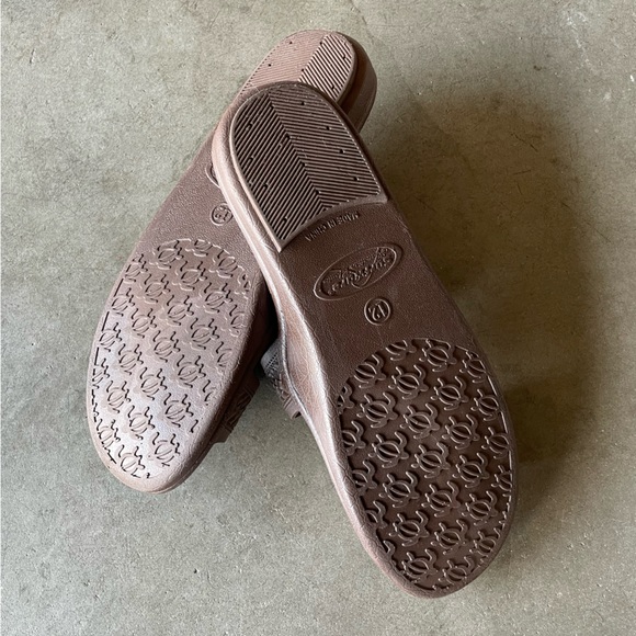 Surfware Brown Slides Sandals/Jandals Shoes 12 Womens or 10 Mens Equivalent - Picture 3 of 4